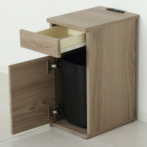 付属のペールを収納することで、ゴミ箱が見えなくなり、来客時や小さなお子様がいるご家庭で重宝できるでしょう。