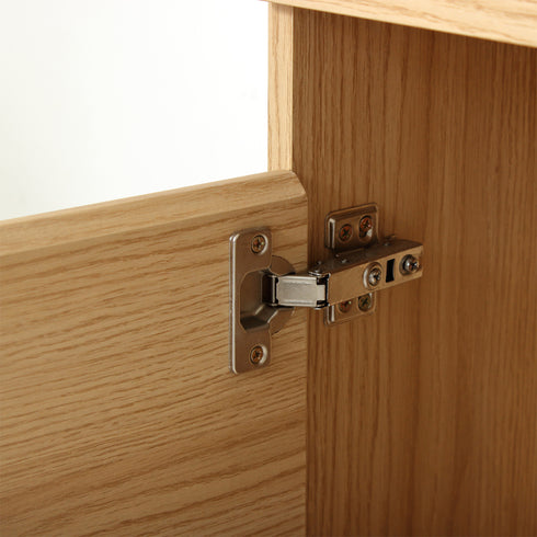 扉はソフトクローズヒンジを使用することで、ゆっくり静かに閉まります。