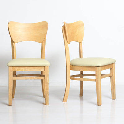 【どの角度から見ても美しい】
正面のすっきりした印象から、身体を支える背もたれの優しいカーブまで、どの角度から見ても美しいデザインは、天然木の温もりを感じさせながら、快適な座り心地を提供します。