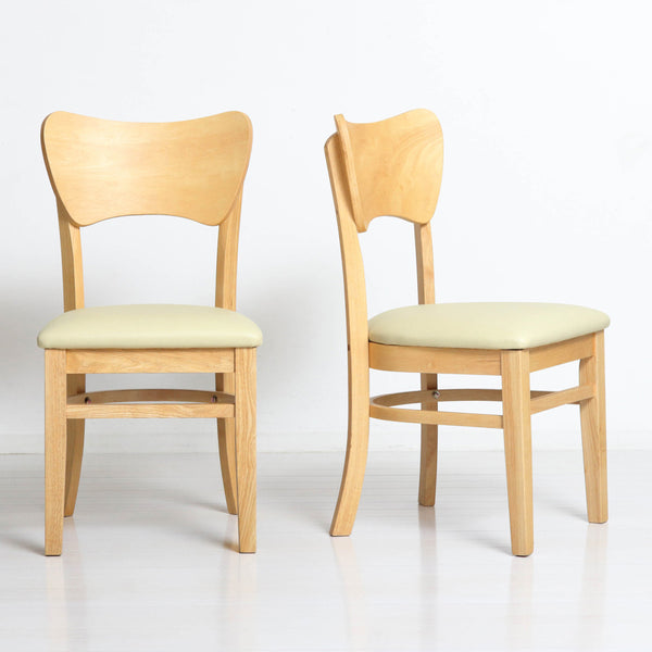 【どの角度から見ても美しい】
正面のすっきりした印象から、身体を支える背もたれの優しいカーブまで、どの角度から見ても美しいデザインは、天然木の温もりを感じさせながら、快適な座り心地を提供します。