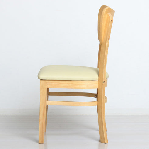 【身体に寄り添う優しい曲線】
背中にフィットする緩やかなカーブと、少し高めの座面設計が、長時間座っていても疲れにくい快適な座り心地を実現し、ゆったりとした時間を過ごせます。