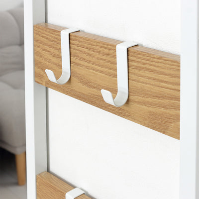 フックは左右どちらにも取り付けが可能で、自分好みにアレンジしてお使いいただけます。