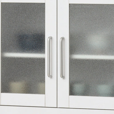 【生活感を隠す、洗練のすりガラス】
中の食器を程よく隠してくれる上品なすりガラスは、キッチンの生活感を抑えながら清潔感を演出し、大きめで握りやすい取っ手と組み合わせることで、デザイン性と毎日の使いやすさを見事に両立させています。