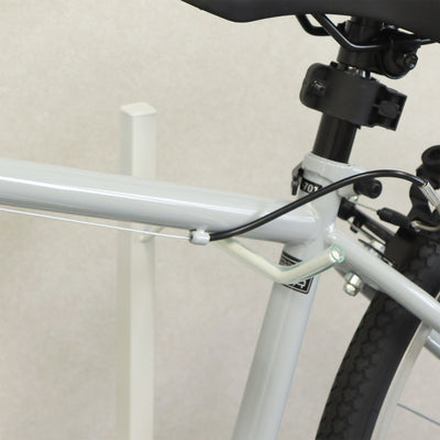 また、自転車を引っ掛けるフックには自転車を傷付けないように保護チューブが付いています。