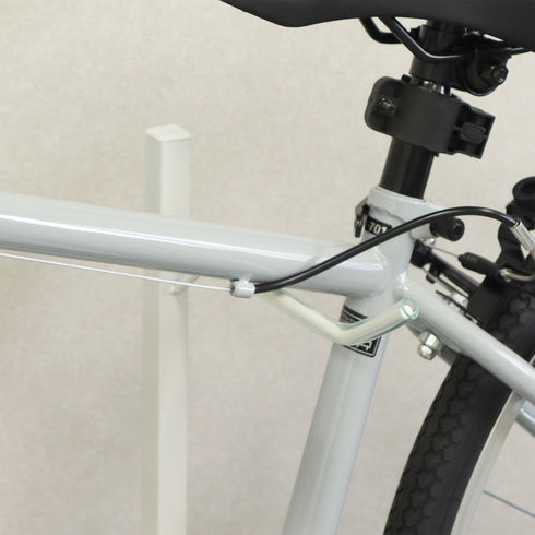 また、自転車を引っ掛けるフックには自転車を傷付けないように保護チューブが付いています。