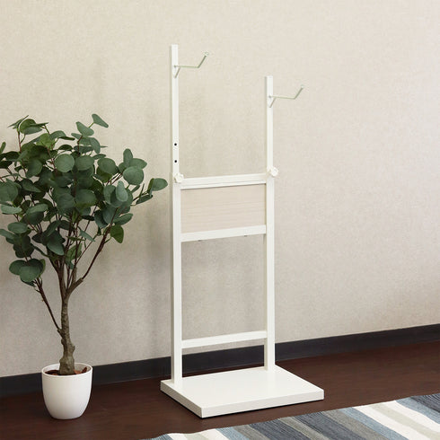 本体正面にはアクセントとして木目パネルが付いており、周りのインテリアにも溶け込みやすい一台です。