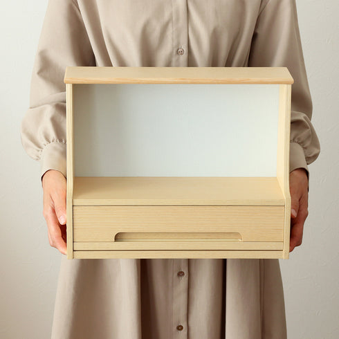 【女性でも軽々持てるコンパクトさ】
重さ約2.4kgと軽量なため、お部屋の模様替えやお掃除の際の移動も簡単で、いつでも好きな場所に祈りの場を移せます。