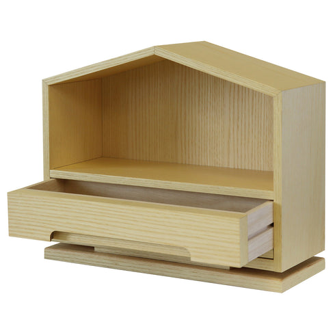 【想い出も仕舞える、収納力】
奥行きのある引出しには、お線香やろうそくだけでなく、故人の愛用品や大切な想い出の品々も、そっと納めておくことができます。