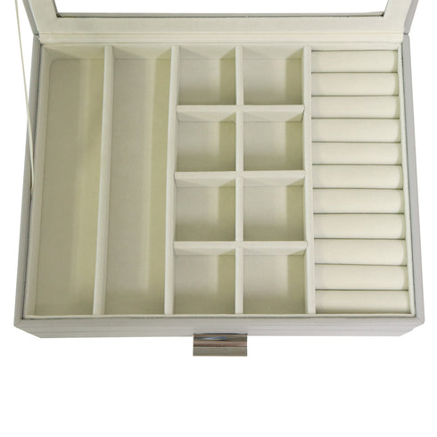 内側はアクセサリーを傷付けないようにベルベット素材で仕上げています。