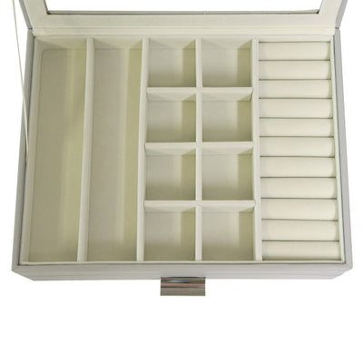 【考え抜かれた収納レイアウト】
ネックレス、ピアス、指輪など、それぞれのアクセサリーに合わせた指定席を用意することで、絡まったり傷ついたりするのを防ぎます。