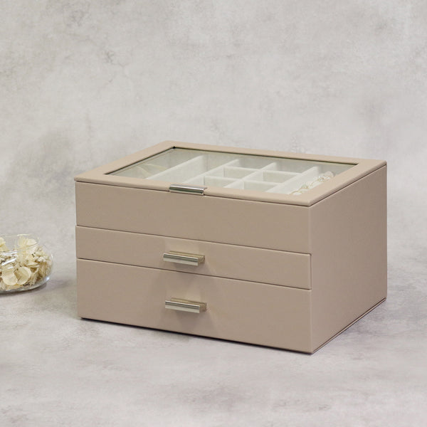 【お部屋に馴染む、大人可愛い】
流行りのくすみカラーが、どんなお部屋の雰囲気にも優しく溶け込み、大切なアクセサリーと共に空間を彩ってくれるでしょう。