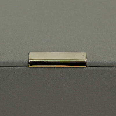 上扉はマグネットでの固定もできるため、不意に扉が開くのを防いでくれます。