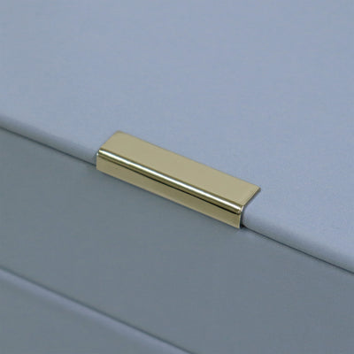 上扉はマグネットでの固定もできるため、不意に扉が開くのを防いでくれます。