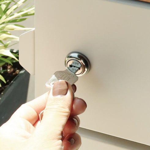 上段はシリンダー錠仕様となっております。