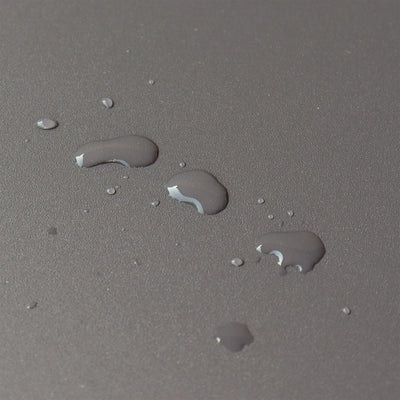 【雨の日も安心の粉体塗装】サビに強い加工と粉体塗装で、大切な荷物をしっかりと守ります。