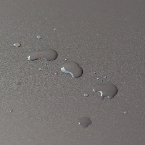 【雨の日も安心の粉体塗装】サビに強い加工と粉体塗装で、大切な荷物をしっかりと守ります。