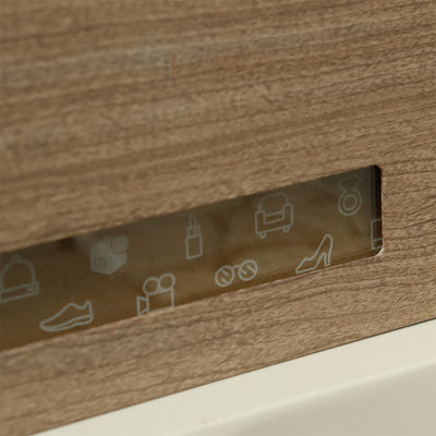 上段・下段ともに前扉にスリット窓が付いているので、扉を開けなくても荷物が届いているか確認することができます。