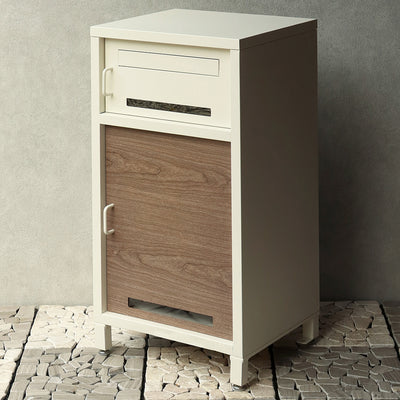 落ち着いたモノトーンカラーに、下段扉の木目がデザインのアクセントとなり、玄関に置いてあるだけでおしゃれな1台です。