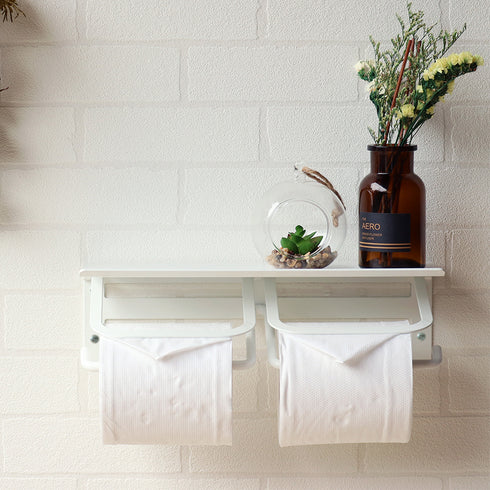 【シンプルを極めた、美しい佇まい】
無駄を削ぎ落としたシンプルなデザインだからこそ、飾るものの個性が引き立ち、季節の花や小さなアートを添えるだけで空間の表情が豊かに変わっていく。