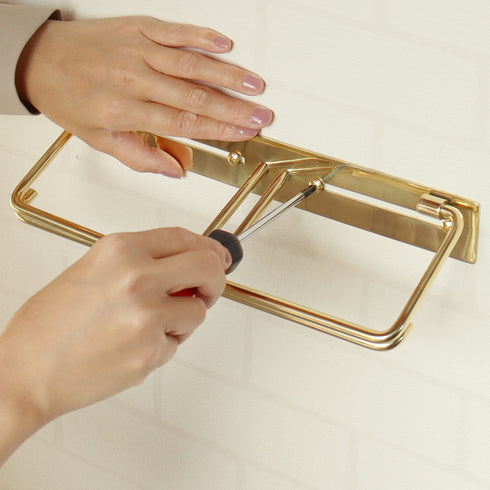 【思い立ったら、すぐそこに】
付属のネジとアンカーを使えば、石膏ボードの壁からコンクリートまで、あなたの思い描いたその場所に、この素敵な空間を創り出せます。