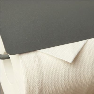 【触れたくなる、マットな質感】
思わず触れたくなるような滑らかでマットな質感の上蓋が、日々の生活空間にさりげない上質さをプラスしてくれます。