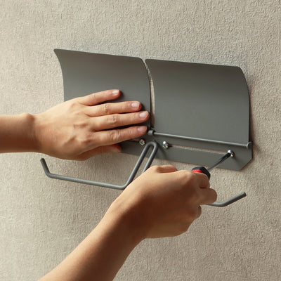 【届いたその日に、簡単取り付け】
付属のネジとアンカーを使えば、特別な工具がなくても手軽に取り付けられ、思い立った時にすぐ理想のトイレ空間づくりを始められます。