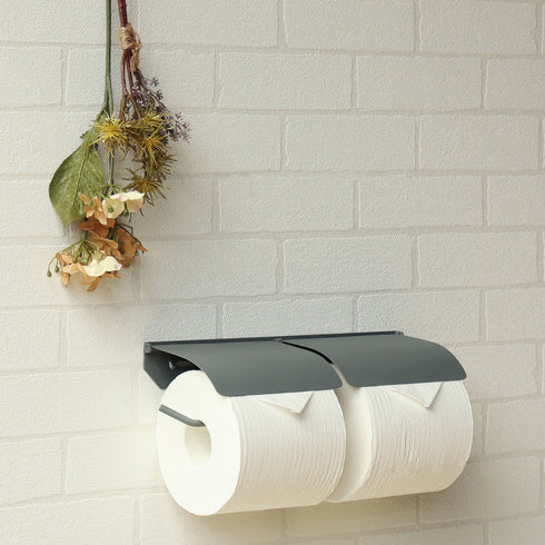 【あなたのセンスを映す名脇役】
お気に入りの雑貨を飾るように、このペーパーホルダーを一つ加えるだけで、無機質になりがちなトイレ空間が、あなたらしさの光る場所に変わります。