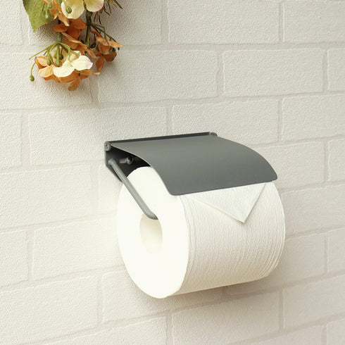 シンプルなデザインでどんなテイストのトイレにもスッキリと馴染み、落ち着いた空間を演出します。