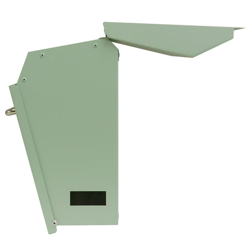 【大きな投函口で、もっと便利に】
フタが大きく開くことで、厚手のカタログやA4サイズの封筒もスムーズに投函でき、大切な郵便物を雨からしっかりと守ります。