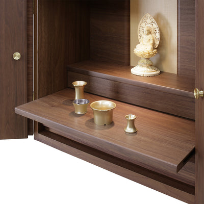 膳引付きなので、必要な時に引き出して火立や花立、香炉などの仏具を載せられます。