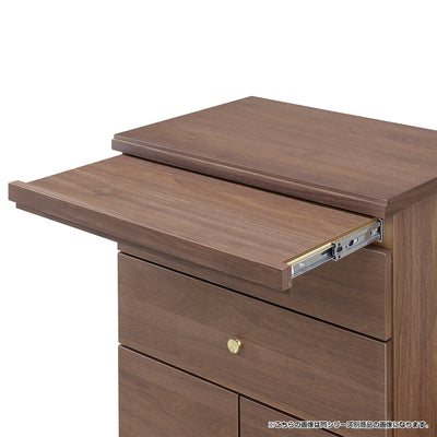 膳引付きなので、必要な時だけ引き出して、火立や花立、香炉などの仏具を載せることができて便利です。