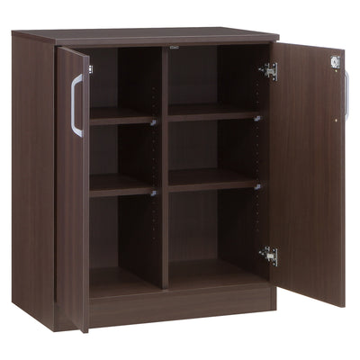 【驚きの収納力と自由な棚板】
4枚の可動棚は30mmピッチで18段階もの細やかな調整ができ、収納物に合わせて無駄なくスペースを使い切れます。