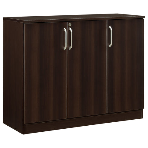 【重厚感で空間を引き締める】
美しくも厳かなダークブラウンの木目調が、お部屋に落ち着きと重厚感を与え、上質な空間を演出します。