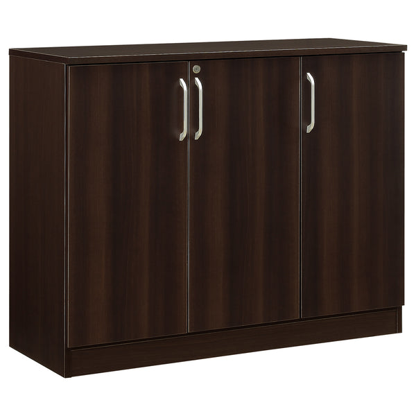 【重厚感で空間を引き締める】
美しくも厳かなダークブラウンの木目調が、お部屋に落ち着きと重厚感を与え、上質な空間を演出します。