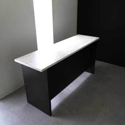 【日常に溶け込む上質なデザイン】
シンプルながらも上質な佇まいは、どのようなお部屋にも自然に溶け込み、日々の暮らしを知的に彩ります。