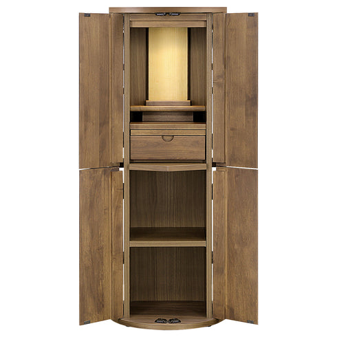 ペット用仏壇としても使用でき、豊富な収納スペースにはペットとの思い出の品を収納したり、家族の多いペットたちが寂しくならないように複数の骨壺をお納めいただけます。