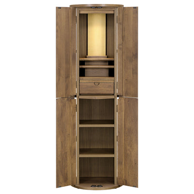 ペット用仏壇としても使用でき、豊富な収納スペースにはペットとの思い出の品を収納したり、家族の多いペットたちが寂しくならないように複数の骨壺をお納めいただけます。