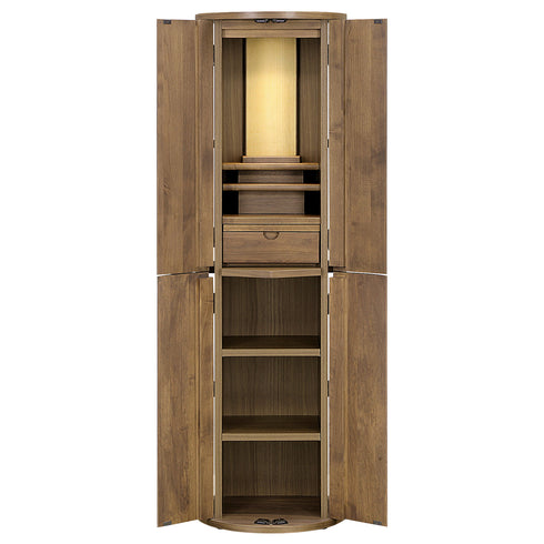 ペット用仏壇としても使用でき、豊富な収納スペースにはペットとの思い出の品を収納したり、家族の多いペットたちが寂しくならないように複数の骨壺をお納めいただけます。