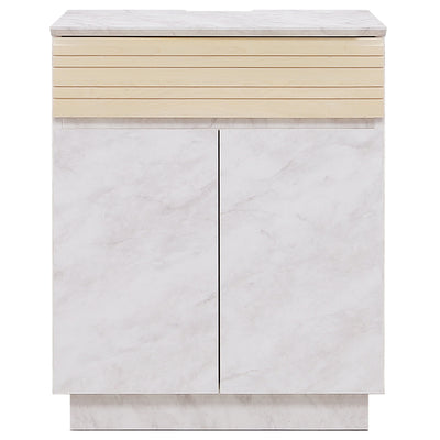 前板には、明るい印象を与えるバーチ無垢材を使用した格子デザインが北欧インテリアのような印象と高級感を合わせ持ちます。