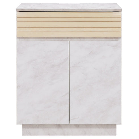 前板には、明るい印象を与えるバーチ無垢材を使用した格子デザインが北欧インテリアのような印象と高級感を合わせ持ちます。