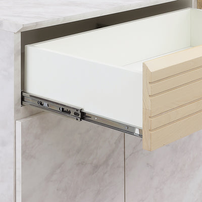 引出しはホワイトラッピング仕様で、スムーズな出し入れを可能とするフルスライドレールがついています。