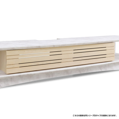 格子扉は明るい印象を与えるバーチ無垢材を採用しております。