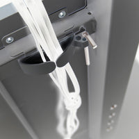 【ケーブルもすっきり収納】背面にあるコードホルダーで、テレビ周りの配線をまとめて隠し、見た目もクリーンに保ちます。