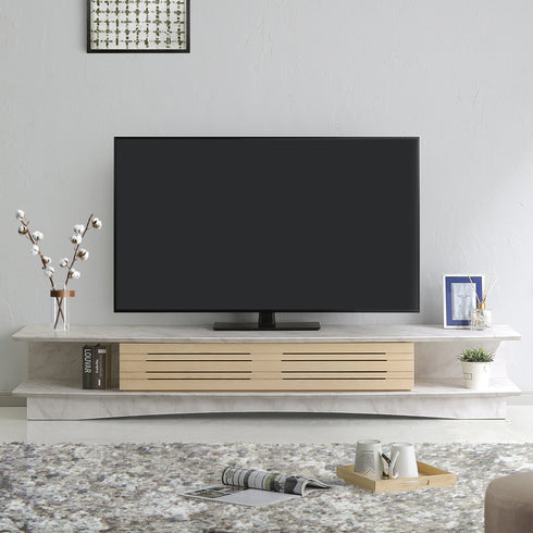 流行のマーブル柄がグレージュカラーのモダンなインテリアになじむローボードです。