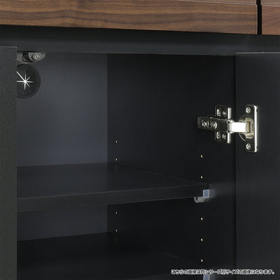 扉内には配線用コードホールを備え、寝室用のハイタイ プテレビボードとしてもおすすめです。