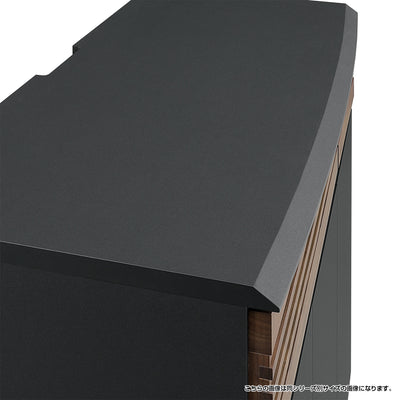 天板はエッジを面取りし、シャープな印象と緩やかなラウンド形状が柔和な雰囲気を演出します。