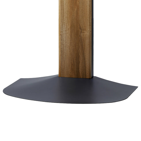 底板を極限まで薄くし床面にフィット。見た目だけでなく、つまづく危険性も回避してくれる機能性としても効果的です。