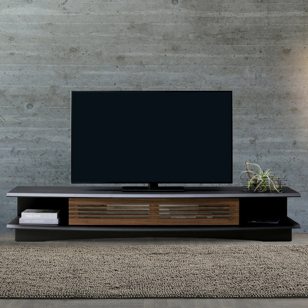 バイカラーが特徴的で空間でも主役になれる魅力を持ったローボードです。