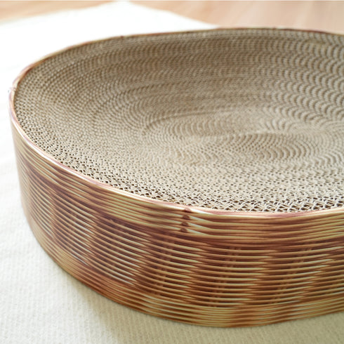 爪とぎ部分がねこちゃんの体にフィットする形状になっているので、ねこちゃんにとってリラックスできるくつろぎスポットにもなります。