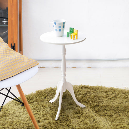 ディテールにこだわったデザインが美しく、海外インテリアのような風格を感じる一品です。